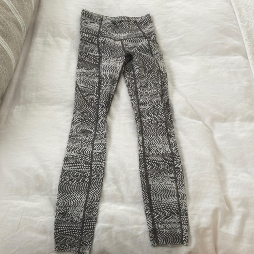 Lululemon 3/4 crop leggings size 2